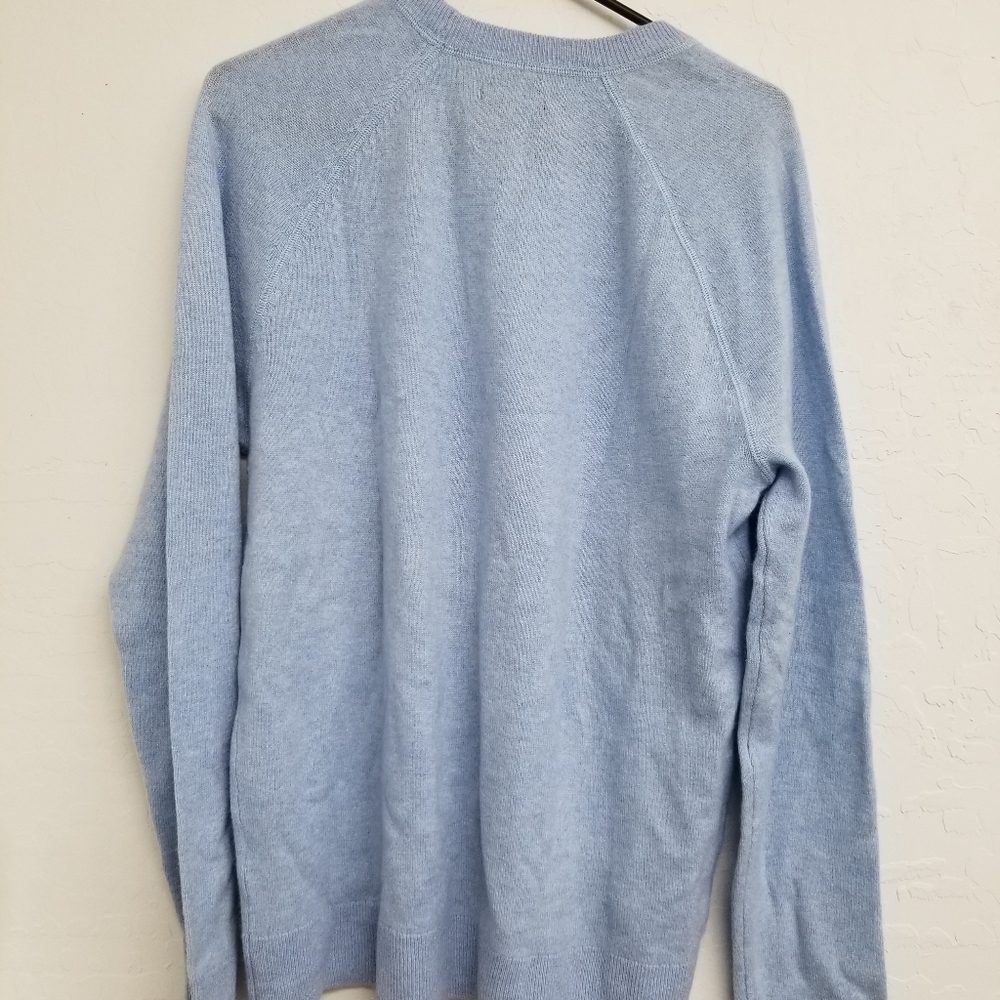 Is Abercrombie and Fitch cashmere Large sweater 2020-2021 stock out of print